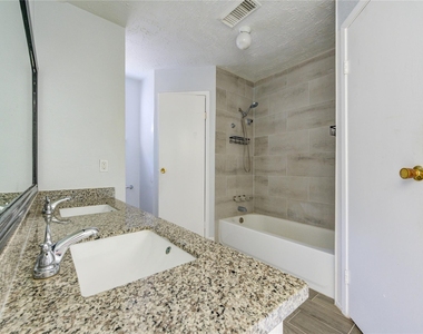 7506 Stone Pine Lane - Photo Thumbnail 13