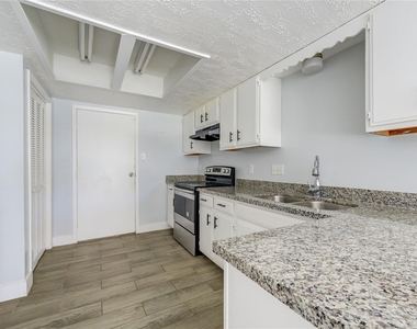 7506 Stone Pine Lane - Photo Thumbnail 6