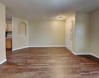 8102 Sweetstone Bluff Lane - Photo Thumbnail 6