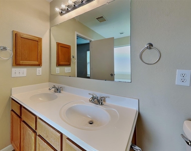 8102 Sweetstone Bluff Lane - Photo Thumbnail 13