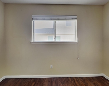 8102 Sweetstone Bluff Lane - Photo Thumbnail 15