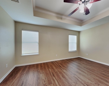 8102 Sweetstone Bluff Lane - Photo Thumbnail 11