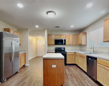 8102 Sweetstone Bluff Lane - Photo Thumbnail 2