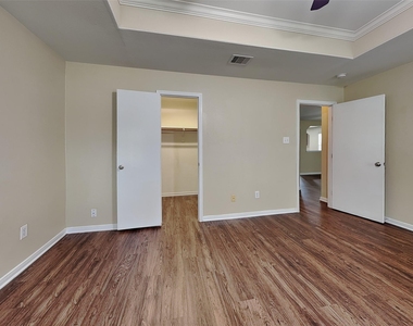 8102 Sweetstone Bluff Lane - Photo Thumbnail 10