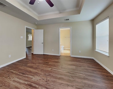 8102 Sweetstone Bluff Lane - Photo Thumbnail 9