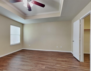 8102 Sweetstone Bluff Lane - Photo Thumbnail 12