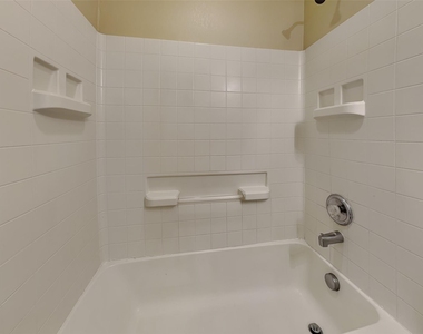 8102 Sweetstone Bluff Lane - Photo Thumbnail 17