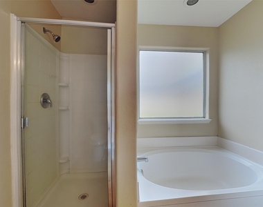8102 Sweetstone Bluff Lane - Photo Thumbnail 14
