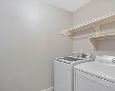 1207 Nagle Street - Photo Thumbnail 25