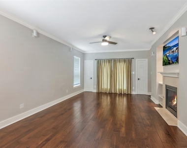 1207 Nagle Street - Photo Thumbnail 8