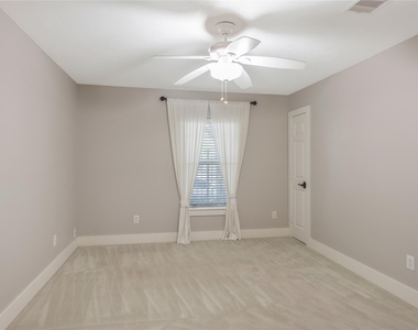 1207 Nagle Street - Photo Thumbnail 4