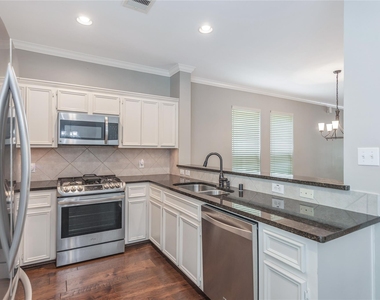 1207 Nagle Street - Photo Thumbnail 13