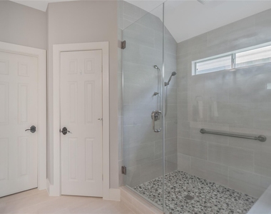1207 Nagle Street - Photo Thumbnail 23