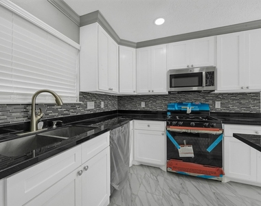 3515 Walden Drive - Photo Thumbnail 9