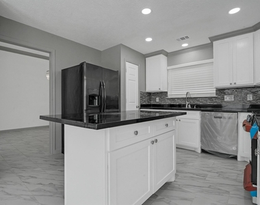 3515 Walden Drive - Photo Thumbnail 8