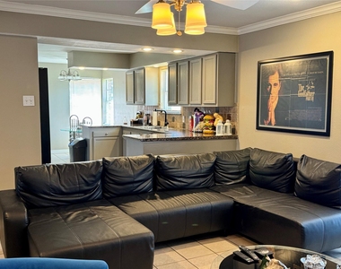 5218 Willowbend Boulevard - Photo Thumbnail 4