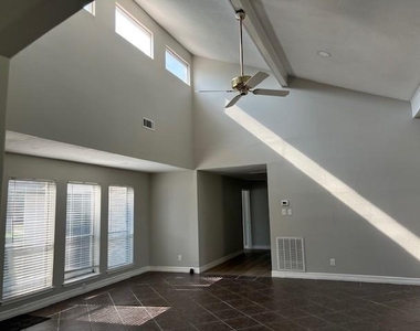 14221 Horseshoe Bend - Photo Thumbnail 7