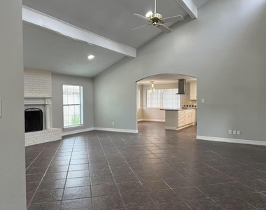 14221 Horseshoe Bend - Photo Thumbnail 11