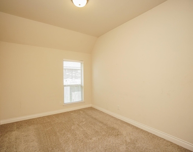 1215 Watercrest Park Lane - Photo Thumbnail 15