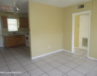 415 Harrison Avenue - Photo Thumbnail 6