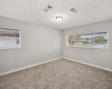 8018 Sharondale Drive - Photo Thumbnail 9