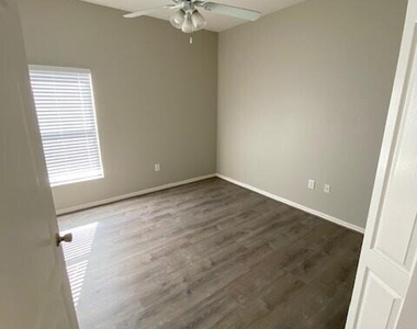 5212 Outlook Drive - Photo Thumbnail 16