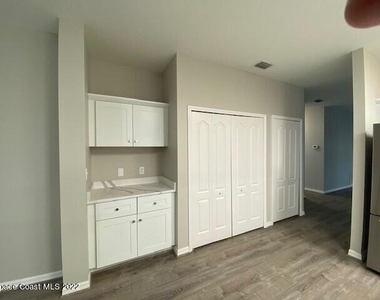 5212 Outlook Drive - Photo Thumbnail 8