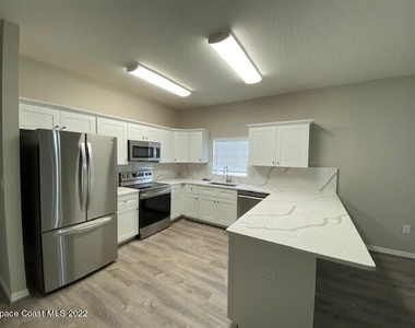 5212 Outlook Drive - Photo Thumbnail 2