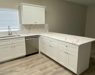 5212 Outlook Drive - Photo Thumbnail 7