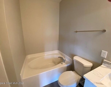 5212 Outlook Drive - Photo Thumbnail 22