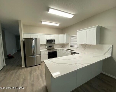 5212 Outlook Drive - Photo Thumbnail 3