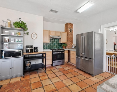 7039 Avenue E - Photo Thumbnail 10