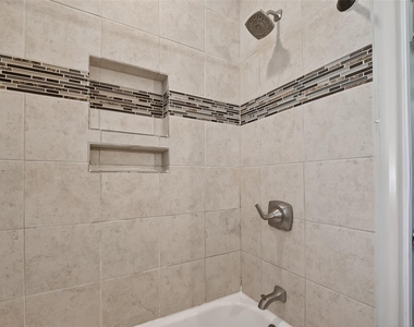 7039 Avenue E - Photo Thumbnail 18