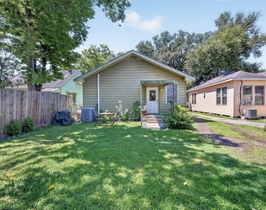 7039 Avenue E - Photo Thumbnail 22