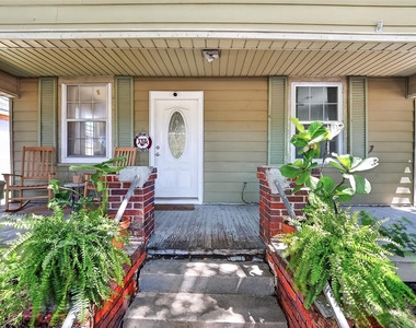 7039 Avenue E - Photo Thumbnail 2