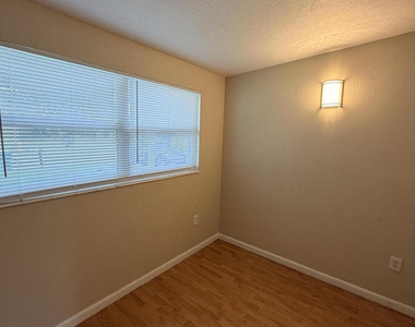 2587 Pepper Avenue - Photo Thumbnail 5