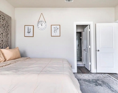 1740 Cove Crescent Court - Photo Thumbnail 19