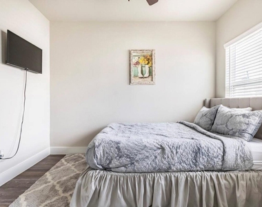 1740 Cove Crescent Court - Photo Thumbnail 16