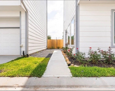 1740 Cove Crescent Court - Photo Thumbnail 13