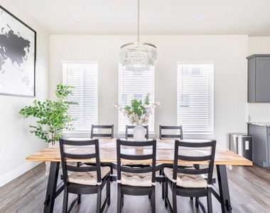 1740 Cove Crescent Court - Photo Thumbnail 23