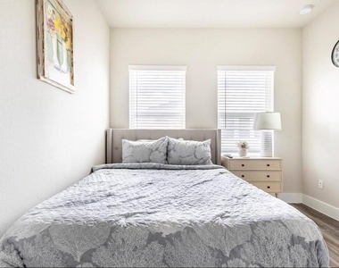 1740 Cove Crescent Court - Photo Thumbnail 6