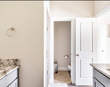 1740 Cove Crescent Court - Photo Thumbnail 8