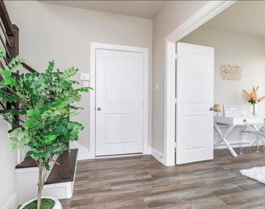 1740 Cove Crescent Court - Photo Thumbnail 27