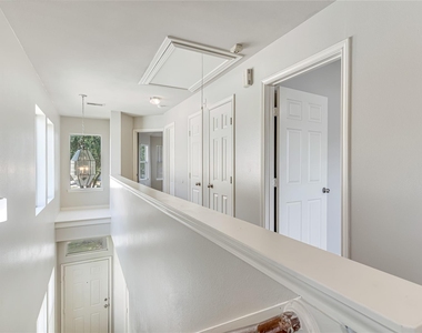 706 Woodport Lane - Photo Thumbnail 10