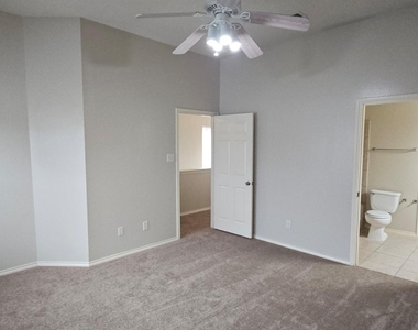 706 Woodport Lane - Photo Thumbnail 6