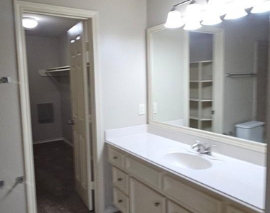 706 Woodport Lane - Photo Thumbnail 9