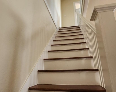 2805 Cleburne Street - Photo Thumbnail 2