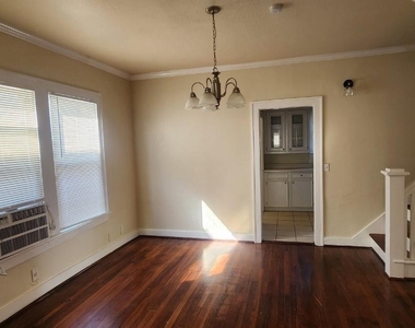 2805 Cleburne Street - Photo Thumbnail 3