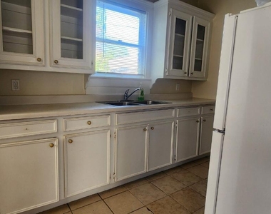 2805 Cleburne Street - Photo Thumbnail 1