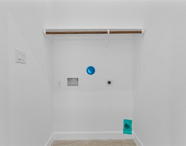 7805 Farnsworth Street - Photo Thumbnail 18